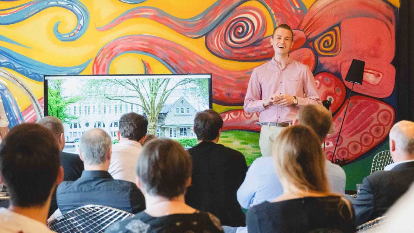 Frederik Schafmeister bei einer Keynote